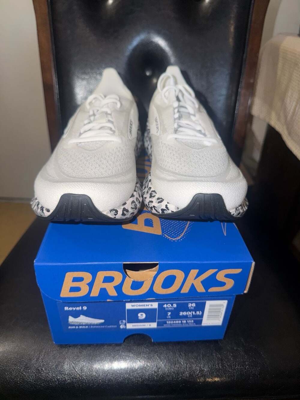 Brooks Revel 9 Women's Running Shoes White/Grey/Black Leopard Print - Picture 4 of 11